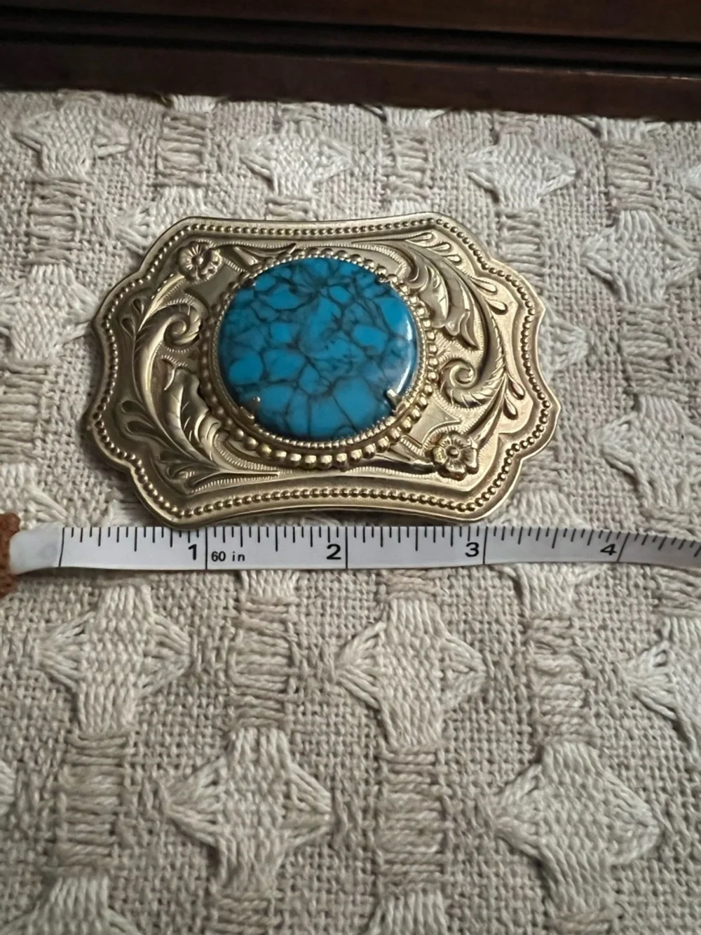 VINTAGE 80s Gold Tone Intricate Foliate Engraving‎ with Turquoise Colored Stone